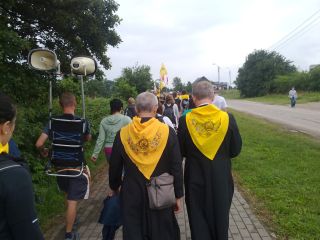 … który też miał pielgrzymkową chustę